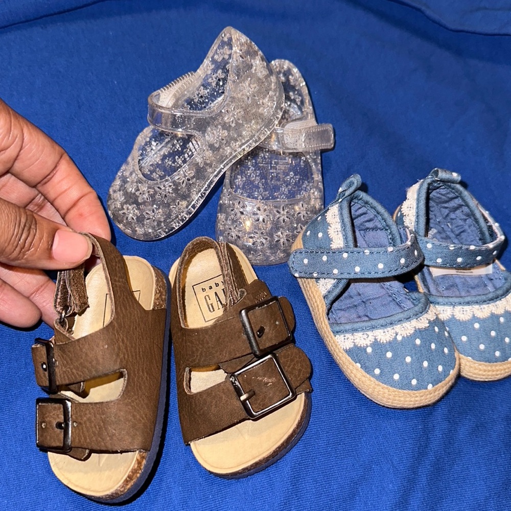 Baby sandals…All sz 0 (NB/0-3) *BUNDLE*